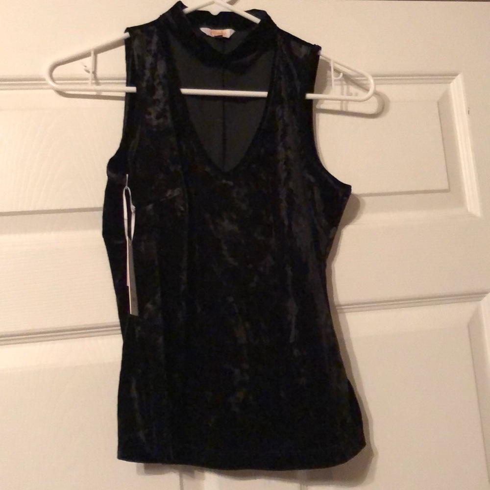 Black velvet Candie’s tank top with chocker